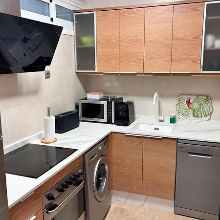 Primera Linea De Playa Paseo Maritimo Perla 5 아파트 *